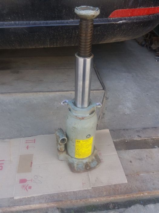 Домкрат 12тон. БААЗ Барановичский автоагрегатний завод.