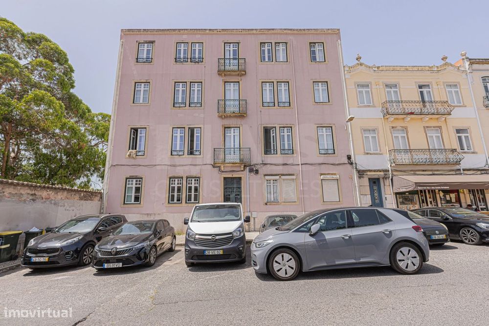 T6 com 130m2 Vista Rio à Rua da Junqueira - Belém