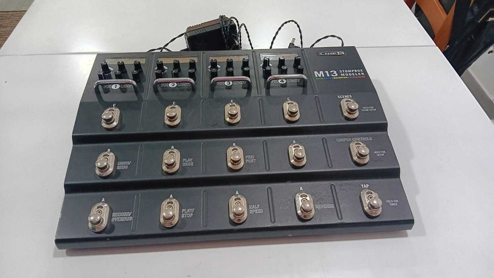 Pedaleira Line 6 - M13