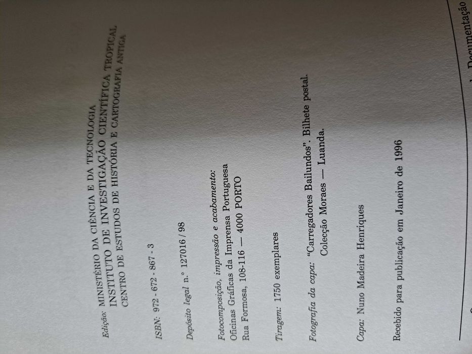 Nos caminhos de Africa - Maria Emília Madeira Santos