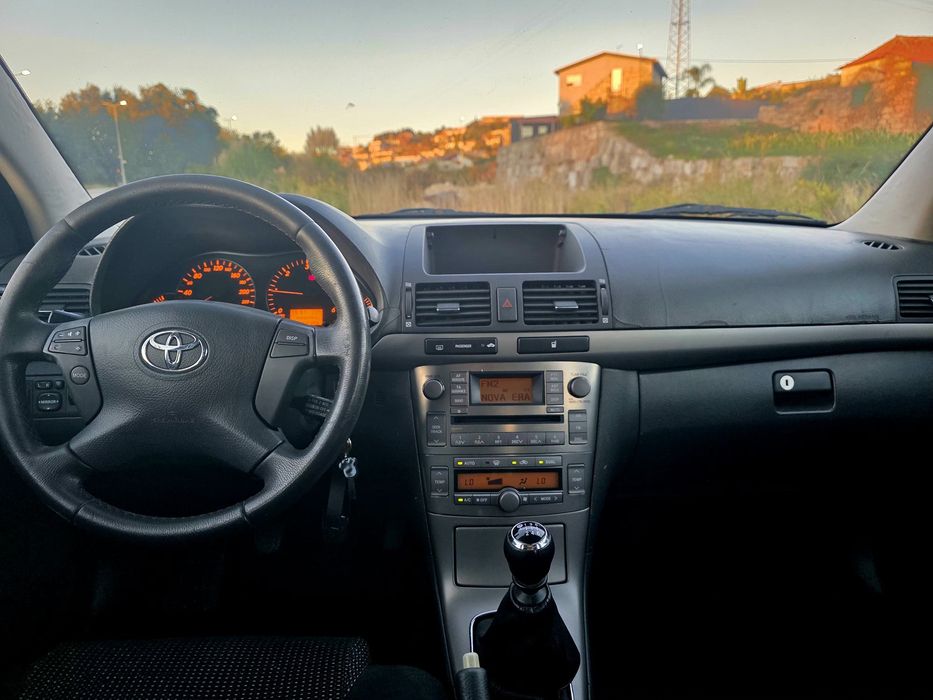 Toyota Avensis SW T25 2.0 D4D Bom Estado