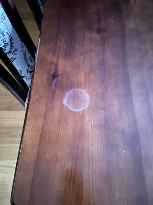 Stół z krzeslami robiony przez stolarza