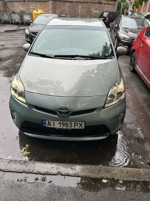 Продам Toyota prius 30