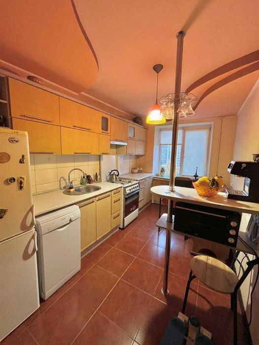 Продаж 3-кімн.кв. біля ТЦ Гостинець