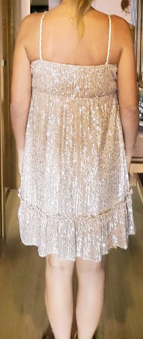 Vestido de lantejoulas novo com etiqueta