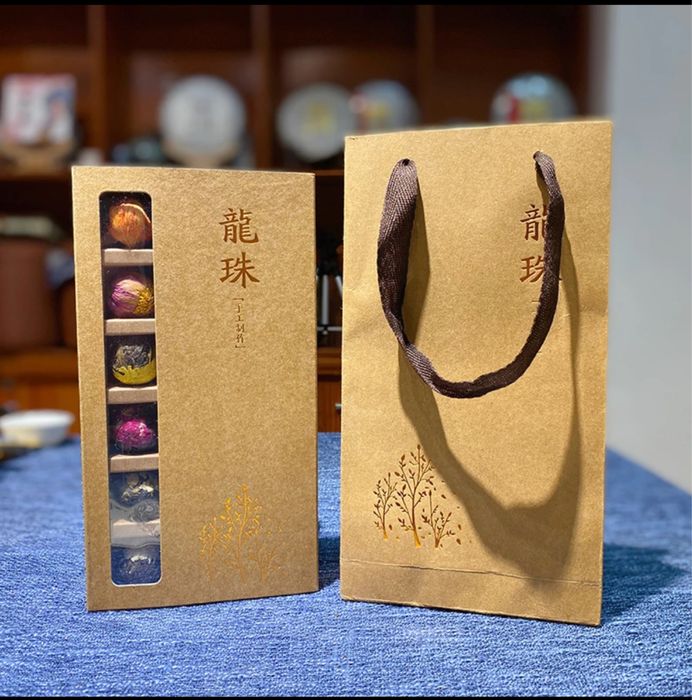 Чай з квітами в подарунковій коробці