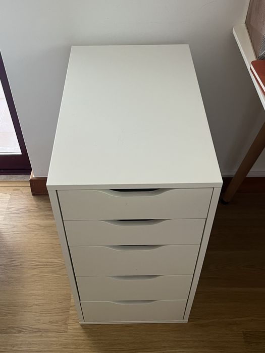 Cómoda branco com 5 gavetas