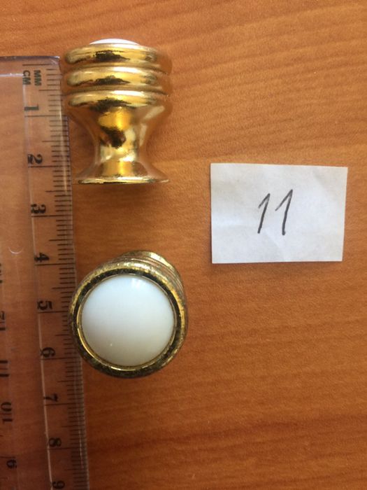 Lote de 58 puxadores em metal