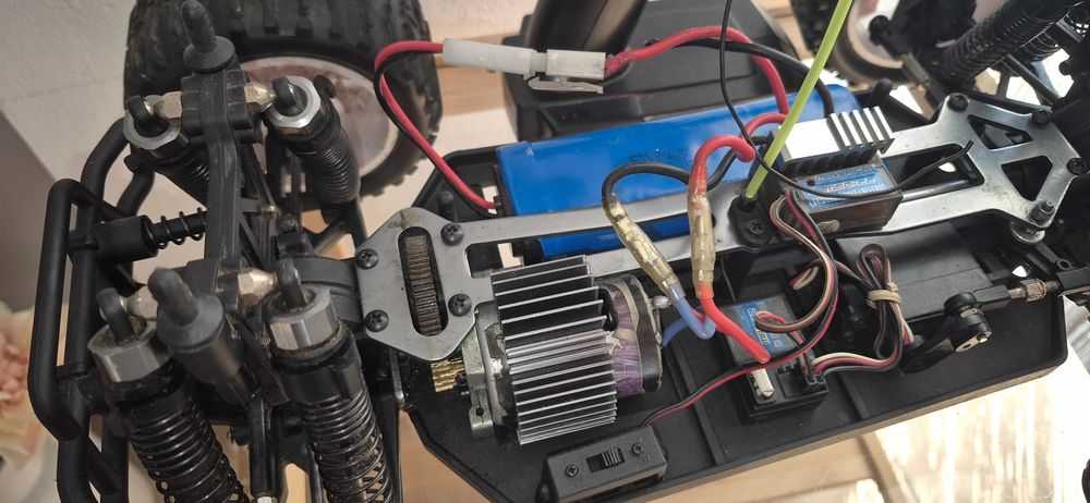 Samochód zdalnie sterowany RC Maverick off road jak na foto.