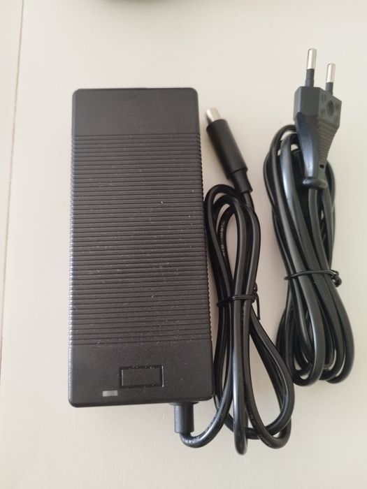Carregador 42V 2A para Trotinete Elétrica (Xiaomi, Cecotec) / Hoverboa