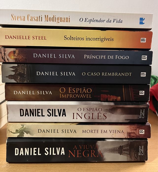 Vários livros disponíveis