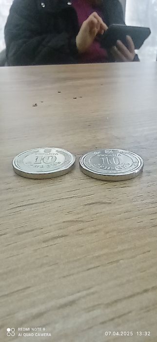 Продам три монеты 10 грн.