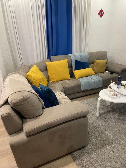 Sofá canto em bom estado sem nenhuma mazela absorve a agua