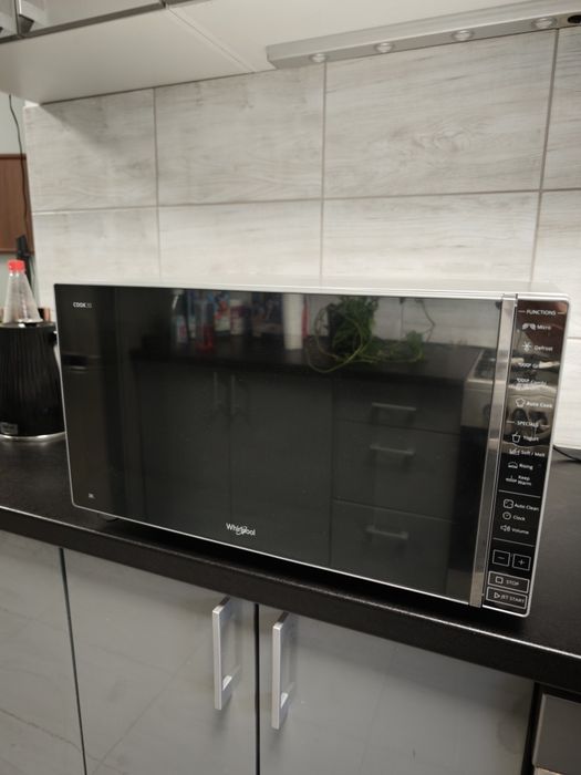 Sprzedam mikrofalówkę Whirlpool