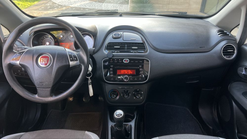 Fiat Punto 2012 – 210.000 km – Fiável e económico trato financiamento