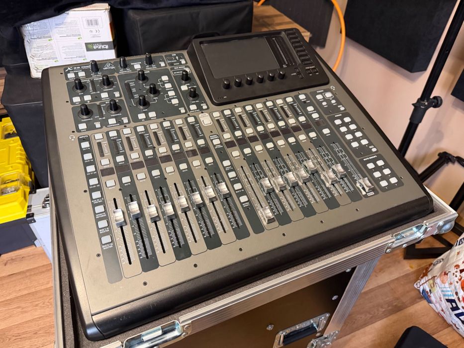 Behringer X32 Compact + Case