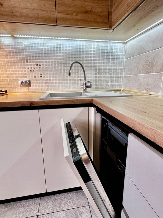 Красива 4-кімнатна з РЕМОНТОМ! Гарне планування! Найкращий район! A11