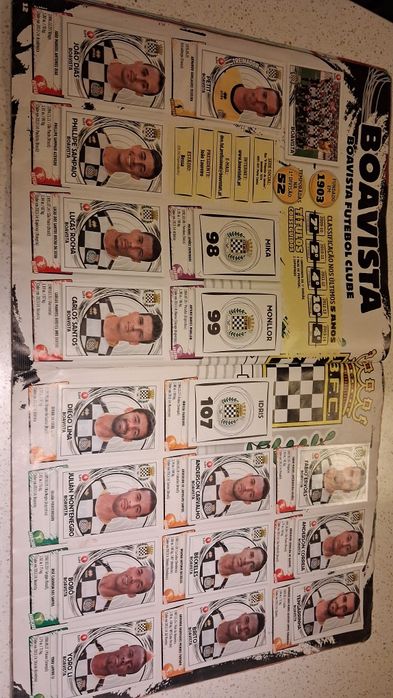 Caderneta de futebol 2014-2.15 nao esta completa mas tem muitos cromos