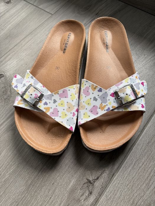 Nowe skórkowe klapki