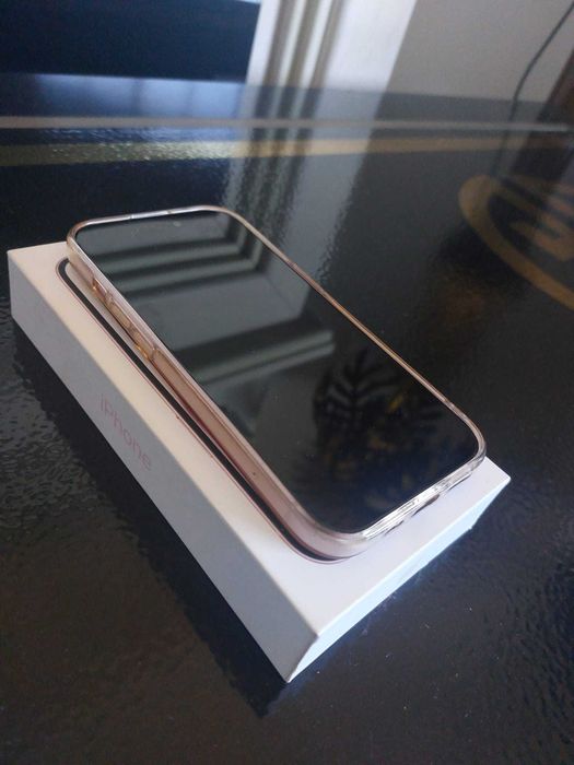 iPhone 15 pink 128 GB