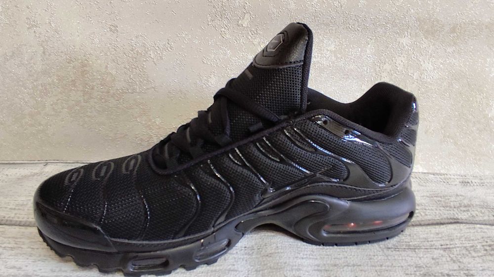 Czarne buty nike air max tn plus nowe 44
