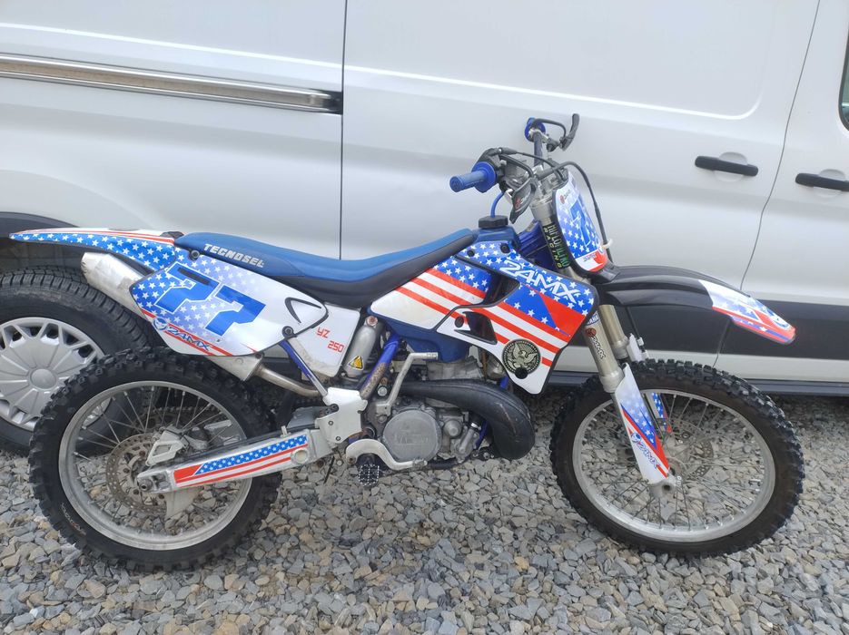 Yamaha yz 250 2t części silnikowe rama elektryka