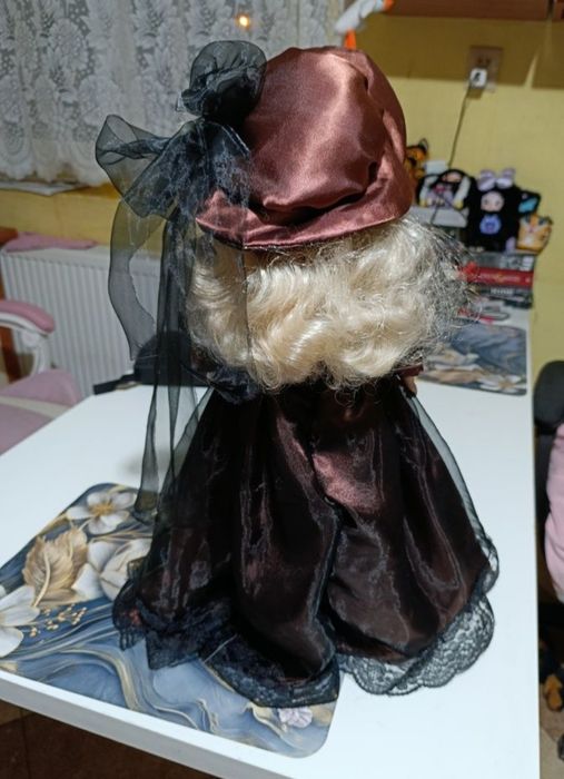 Piękna lalka z porcelany 50 cm