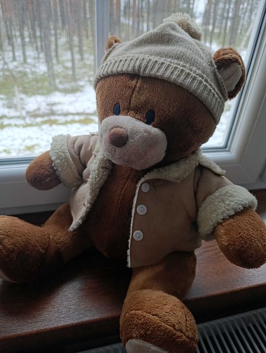 Miś pluszowy przytulanka zabawka zimowy niedźwiedź czapka