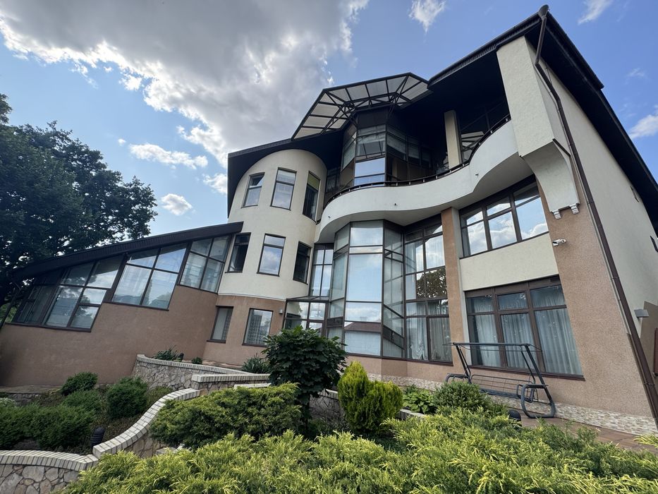 Особняк с террасированным участком   на Соломенке