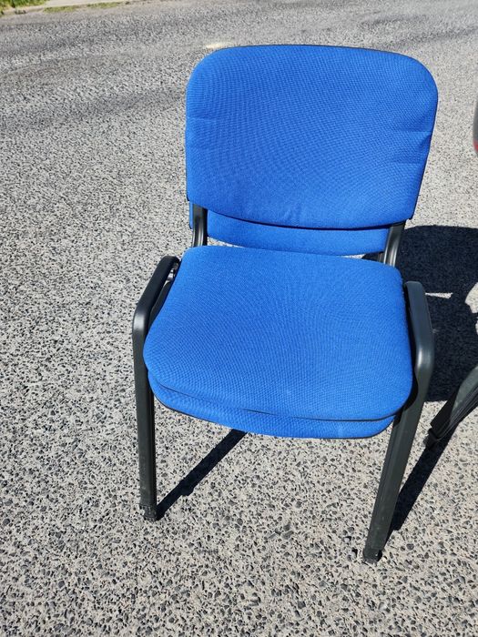 Mesa de reuniões redonda + cadeiras