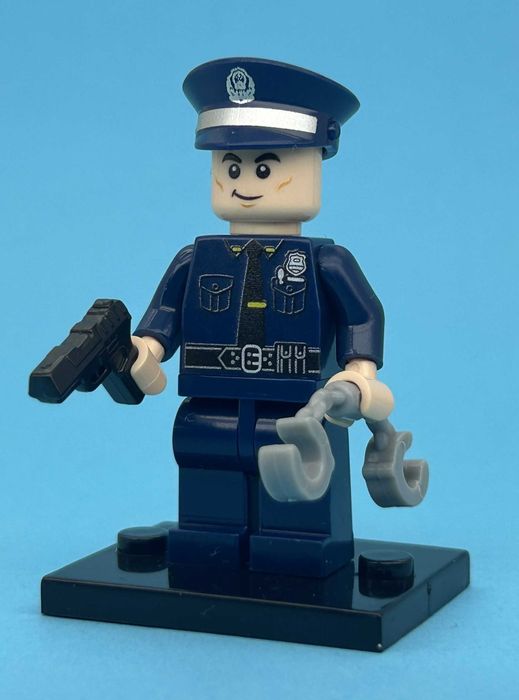 Polícia com Pistola e Algemas (Cidade)