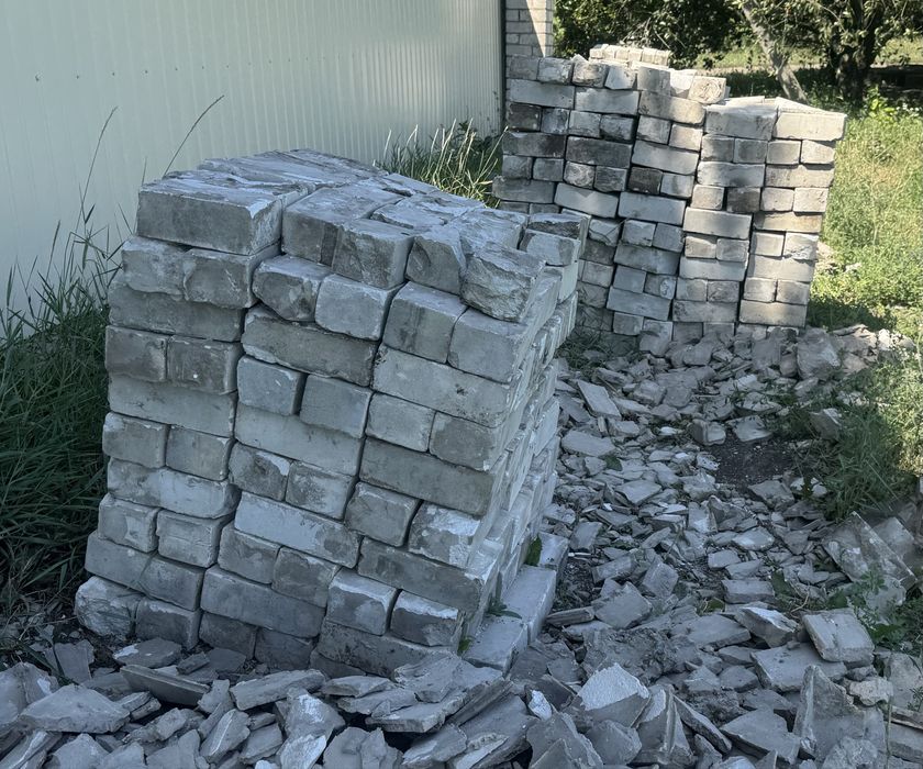 Продам белый кирпич б/у