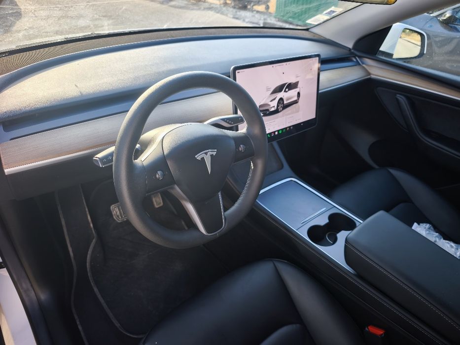 Tesla  y standard