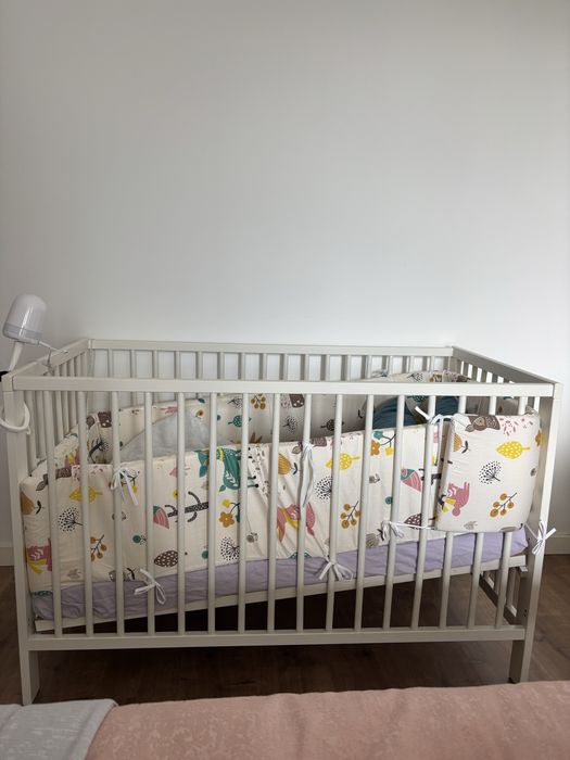 Berço com protecção e colchão