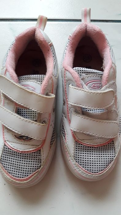 Sprzedam buty sportowe dla dziewczynki