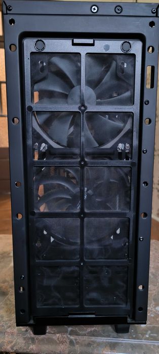 Vendo PC para reparação, com hardware em bom estado.