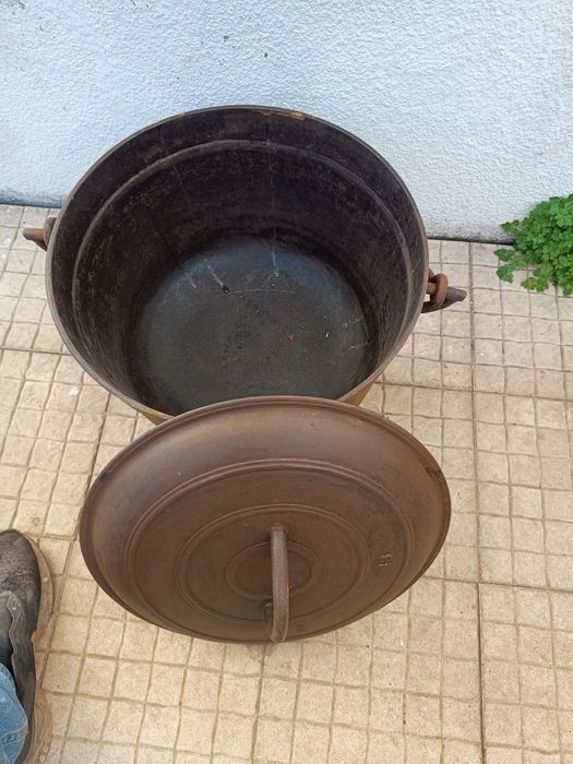 roda de moinho e artigos antigos