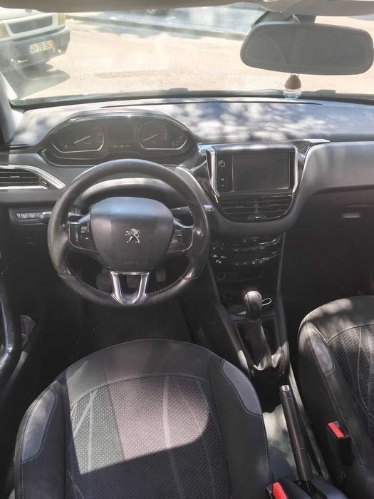 Peugeot 208 vti 2013