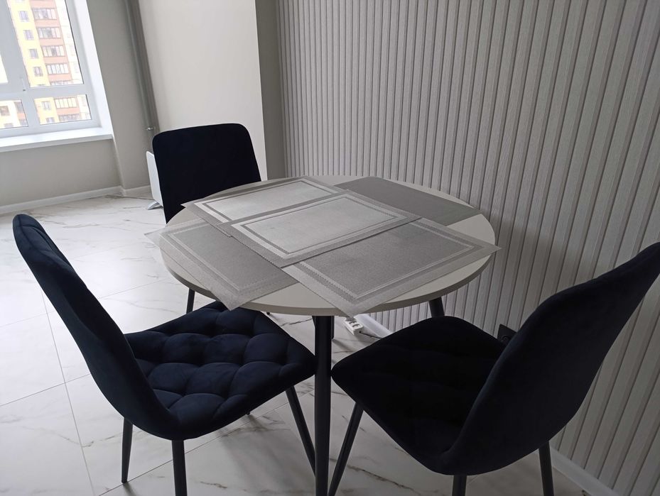 Новобудова р-н Центр. Київський майдан пог 500,  доб 900