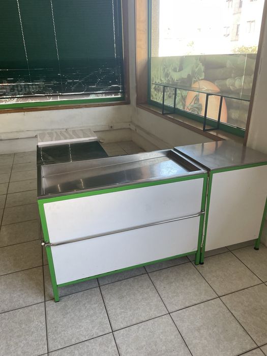 Prateleiras metálicas de mercearia