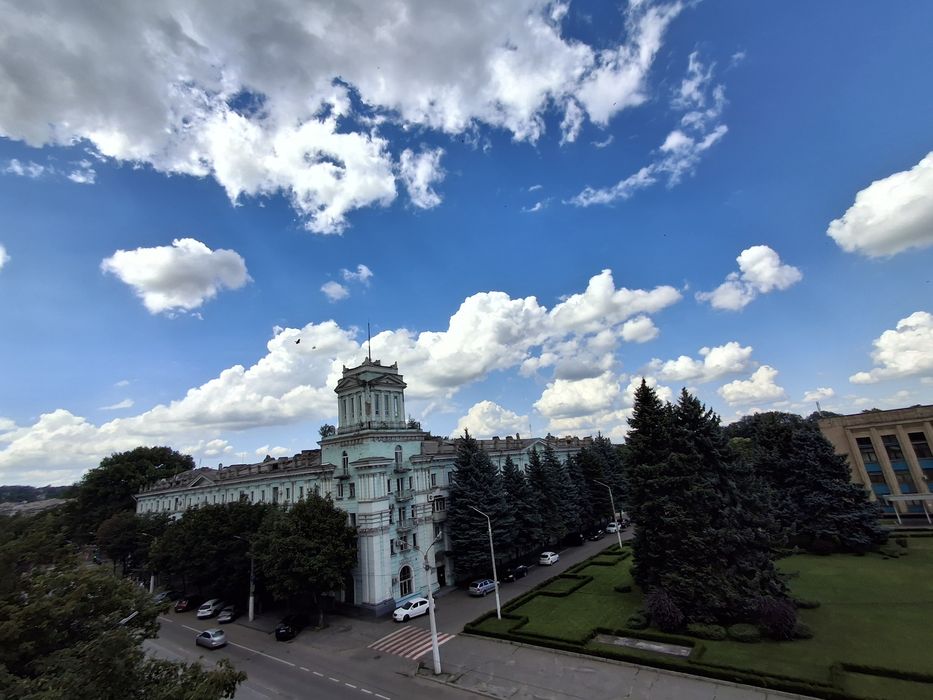 Продам 2к в центре города