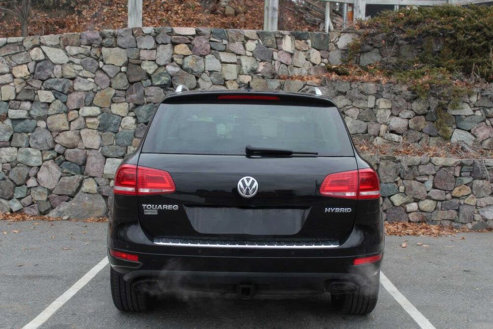 Volkswagen Touareg Lux      2015