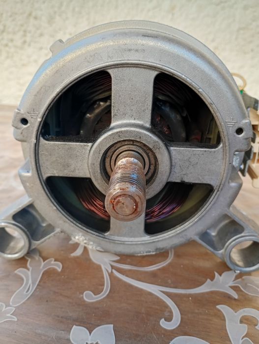 Запчастини до пральної машини zanussi LINDO100