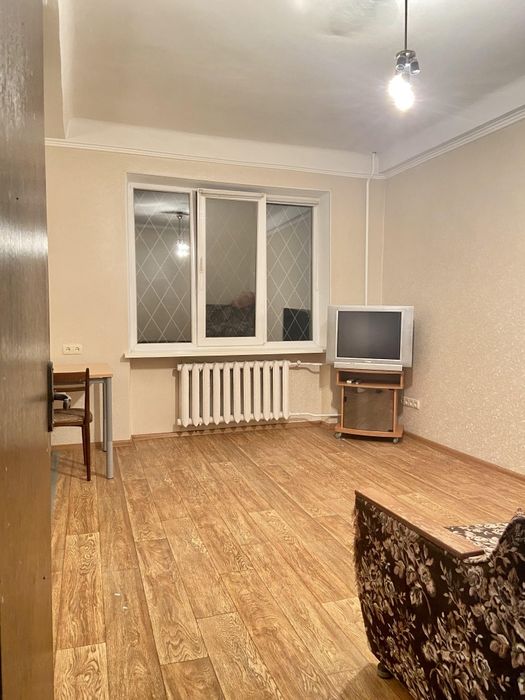 Продам 3 кім. біля метро Нивки.