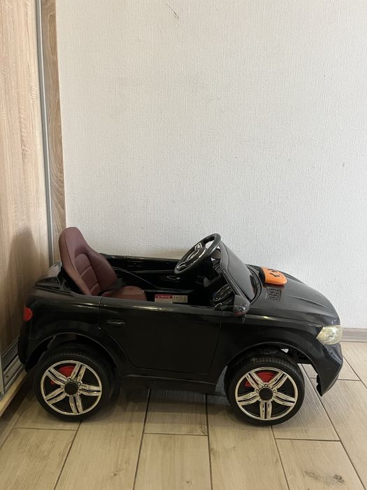 Машина на пульті, електромобіль