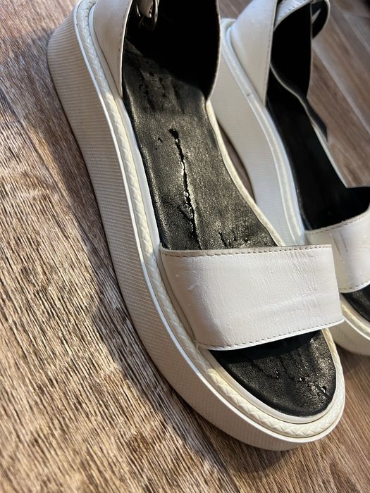 Продам босоножки