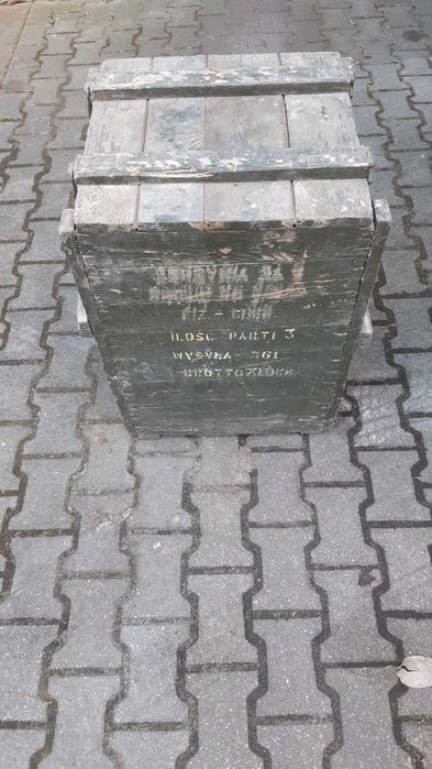Sprzedam starą skrzynię na amunicję