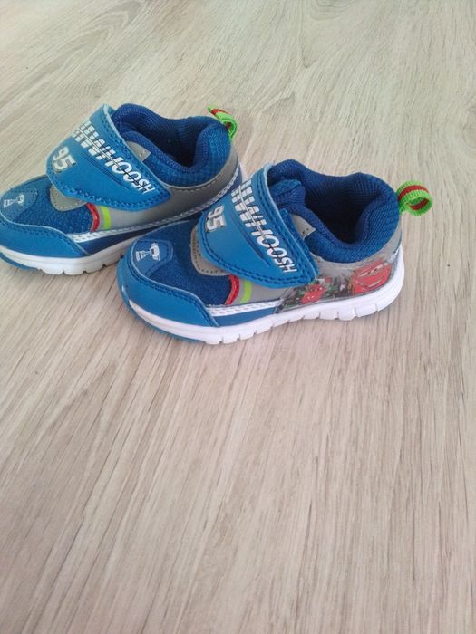 Adidasy z motywem zygzaka 21