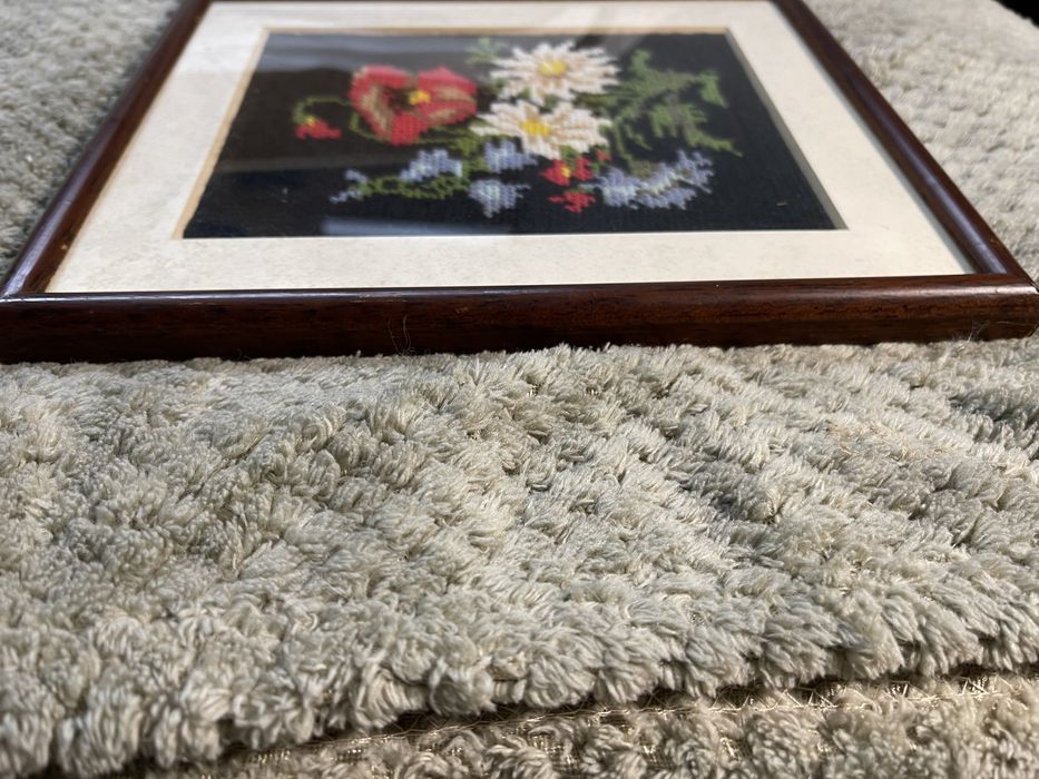 Quadro floral bordado antigo