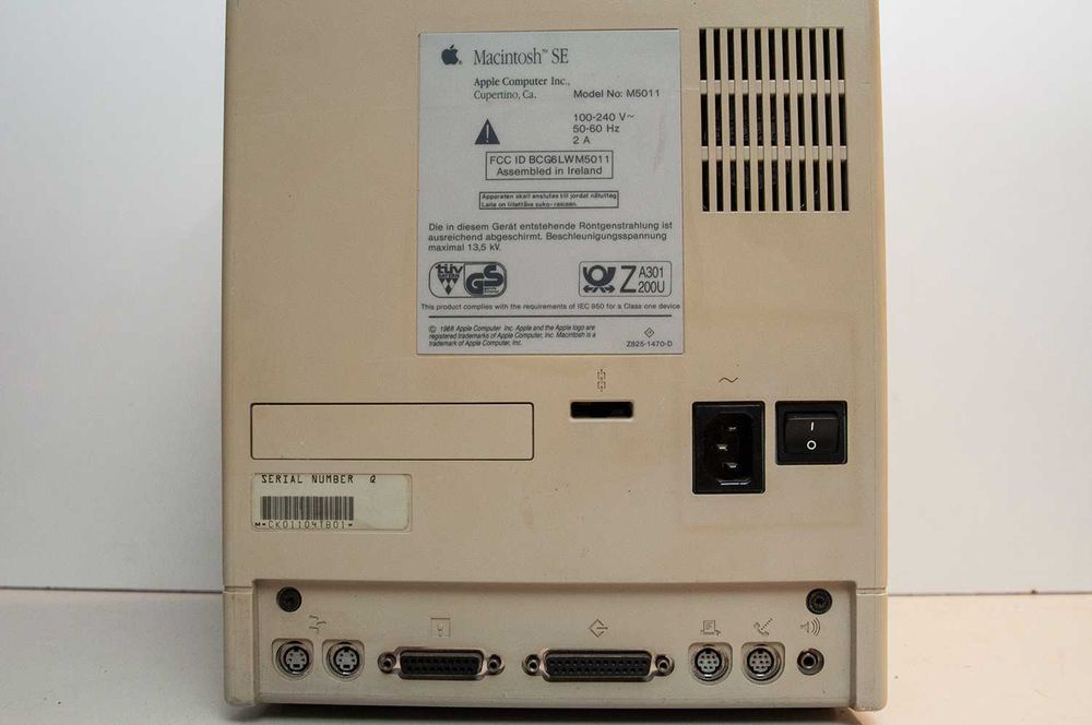 Apple Macintosh SE 1988 vintage computer64297816853889123